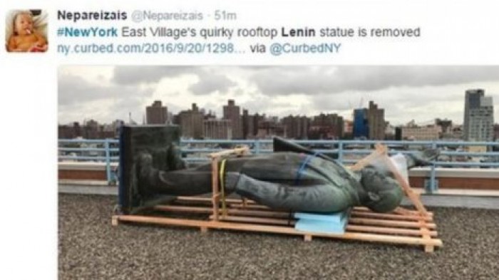 В Нью-Йорке с крыши дома сняли памятник Ленину