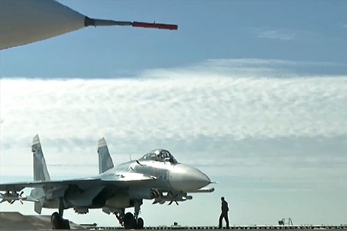 Военные отвергли версию СМИ о потере Су-33 при посадке на «Адмирал Кузнецов»