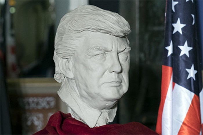 Восковые фигуры Трампа начали реставрировать в музеях мадам Тюссо