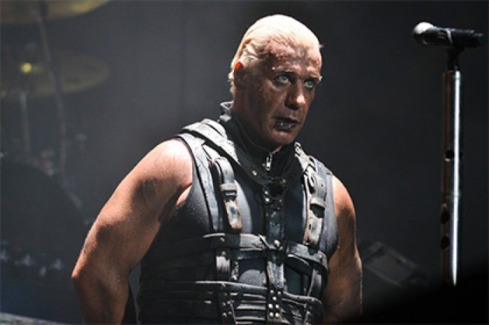В России выйдет книга стихов вокалиста Rammstein