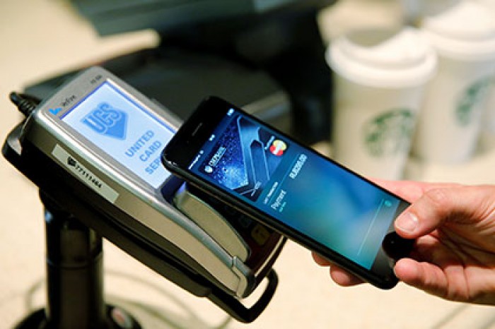 В сети высмеяли запуск Apple Pay в России