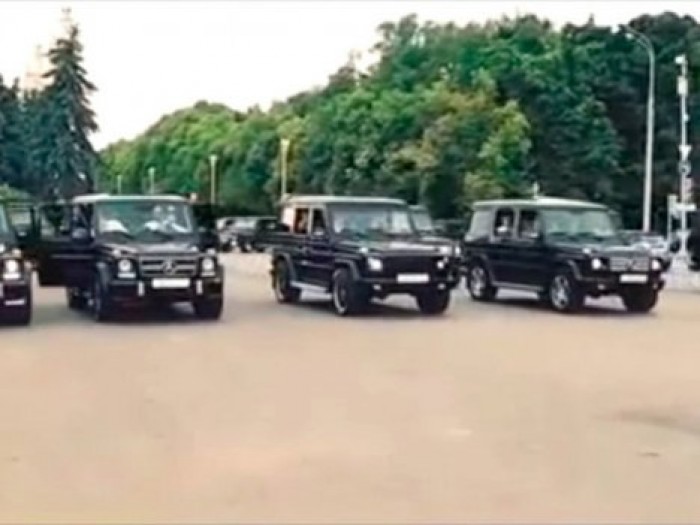 За Урал могут отправить служить участников автопробега на "Гелендвагенах" из академии ФСБ
