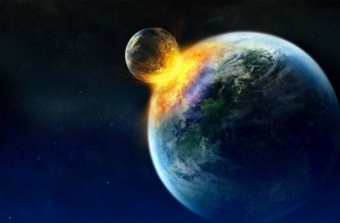 Земле и Луне предсказали столкновение