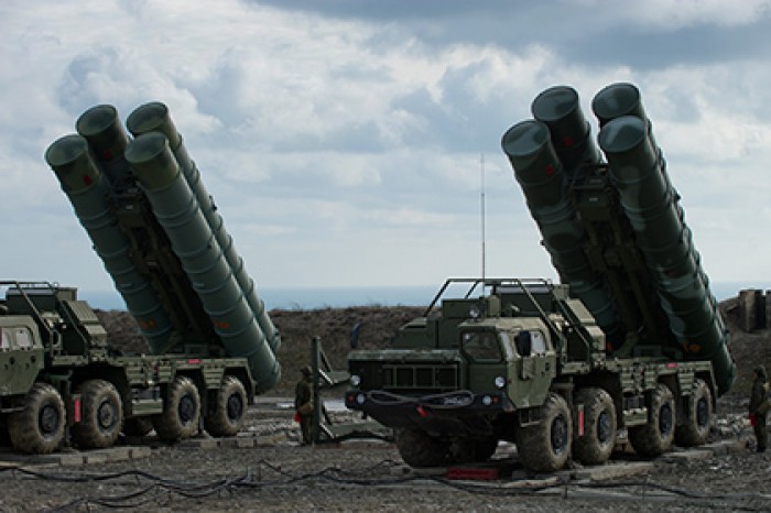 Зенитный полк с С-400 заступил на дежурство в Подмосковье