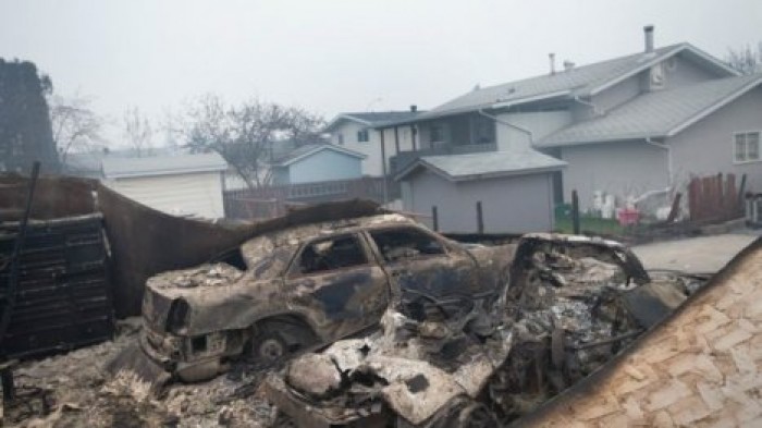 Жители канадского города не могут вернуться домой после лесных пожаров