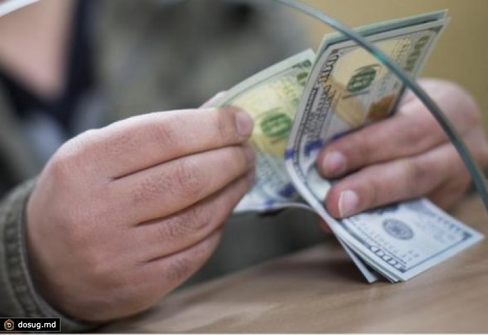 Жители Молдовы стали меньше продавать валюты