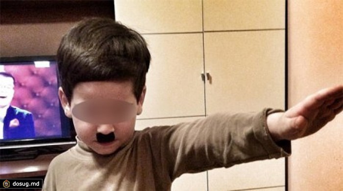 Звёзды "Дома-2" сфотографировали сына в образе Гитлера