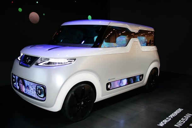 Nissan представил электромобиль для "одержимых соцсетями"