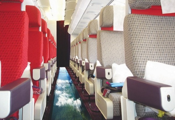 Стеклянный пол в самолетах Virgin Atlantic