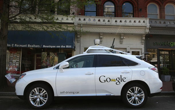 Беспилотный автомобиль Google впервые попал в ДТП с пострадавшими