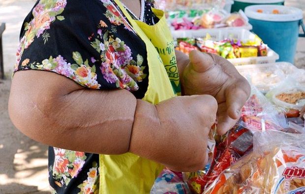 Тайская бабушка с большими добрыми руками