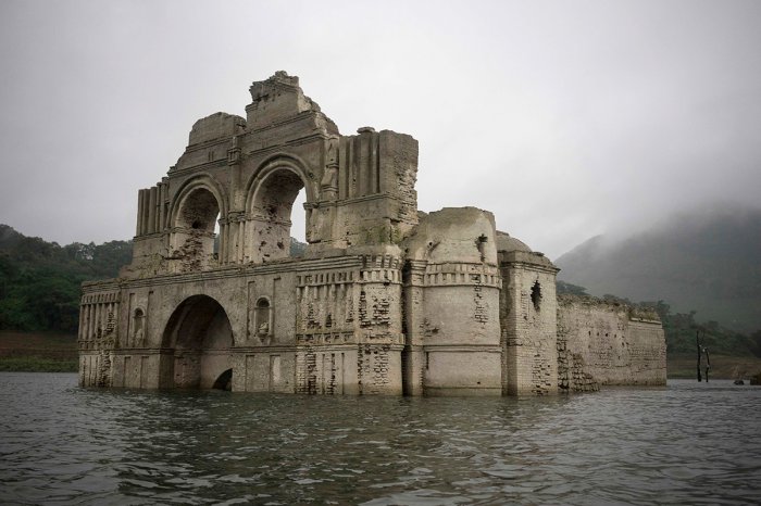 400-летняя церковь посреди водохранилища
