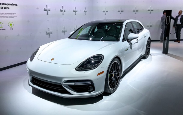 Porsche показала самый мощный универсал