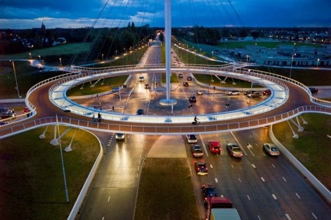 Удивительный вращающийся мост Ховенринг