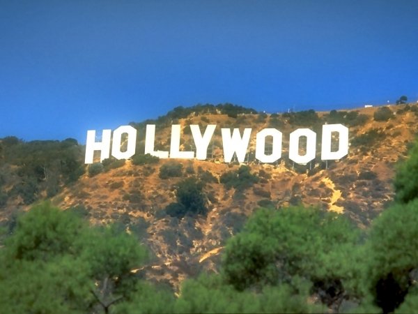 Знак «HOLLYWOOD» — это рекламный лозунг по продаже домов!