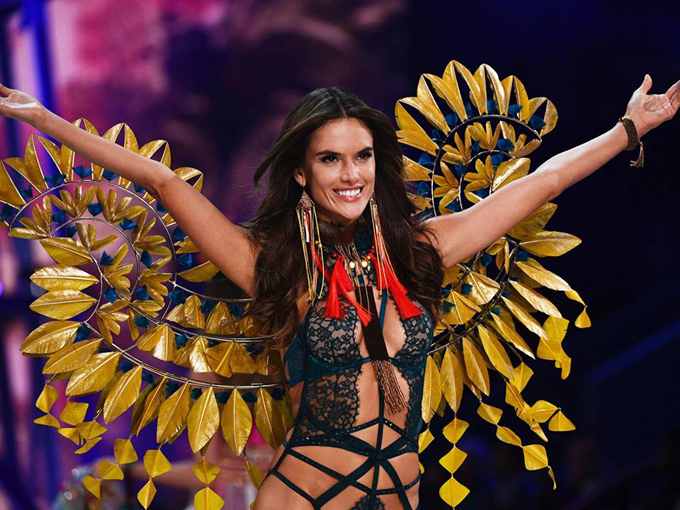 Шоу Victoria's Secret 2016