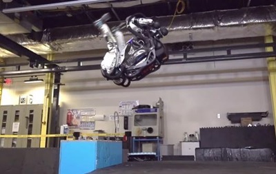 Boston Dynamics научила робота Atlas делать сальто