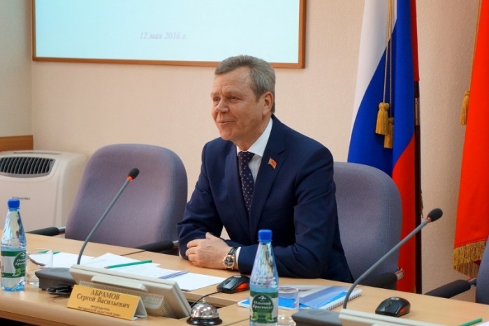 С Днем медика поздравляет колымских врачей Сергей Абрамов