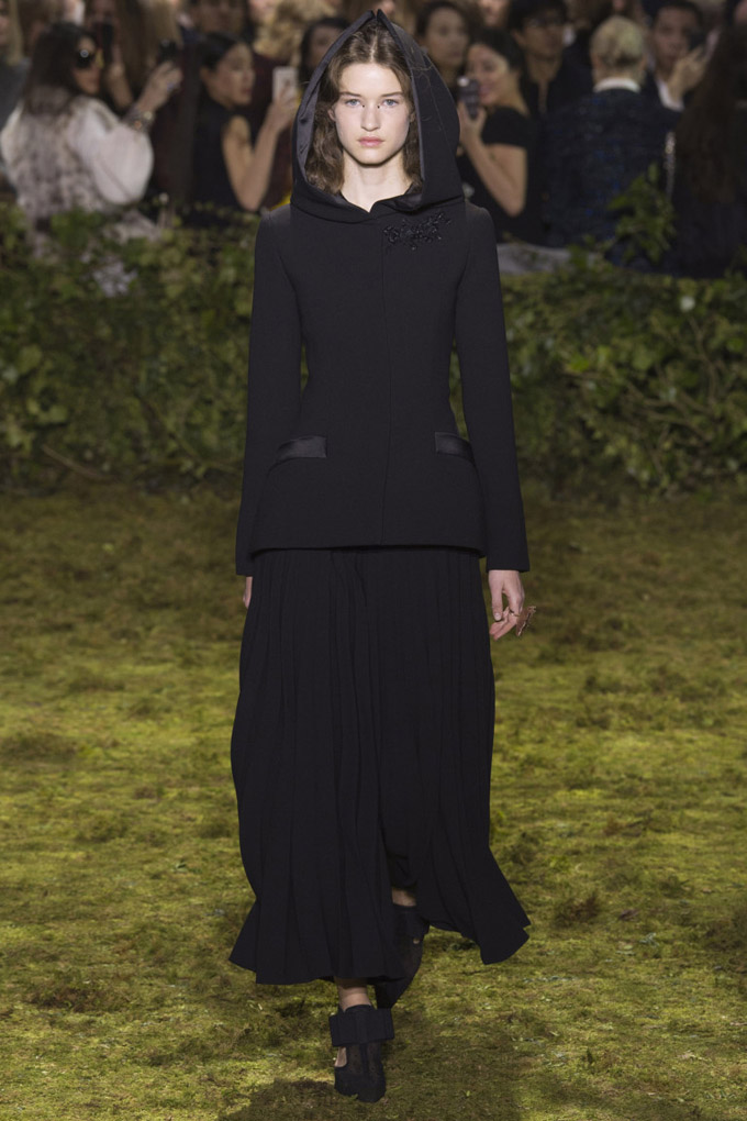 Неделя высокой моды в Париже: Christian Dior весна-лето 2017/18