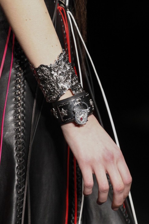 Неделя моды в Париже: Alexander McQueen F/W 2017/18