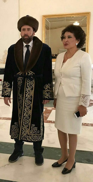 Николас Кейдж в казахском костюме стал мемом