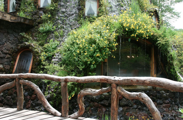 Отель в водном вулкане «Montaña Mágica Lodge»