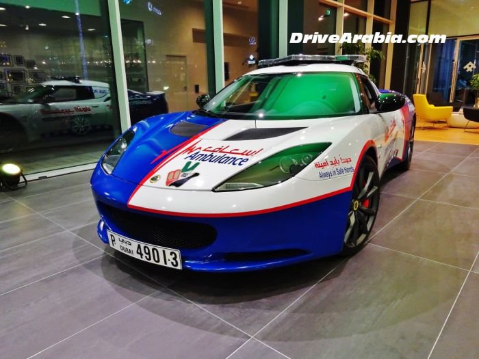 Lotus Evora и Ford Mustang