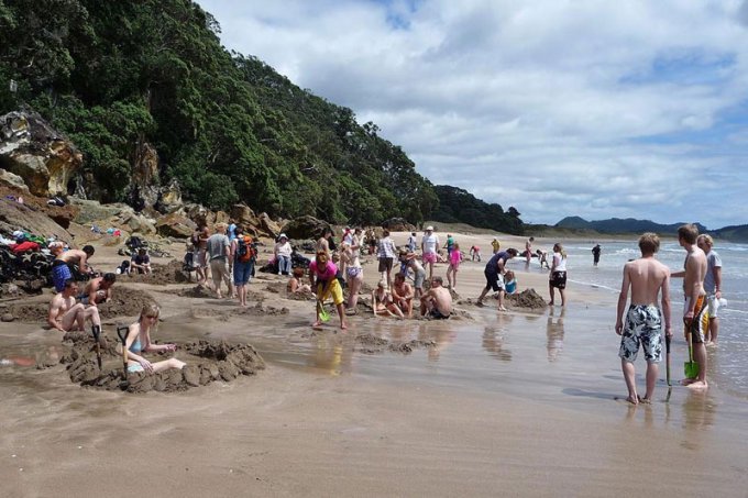 Интересные места на земле – Пляж Горячих Источников в Новой Зеландии (Hot Water Beach)