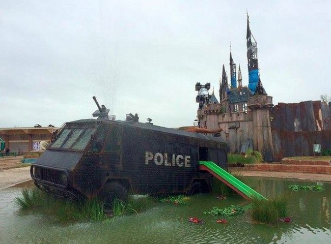 В Великобритании открылся Dismaland (фото)