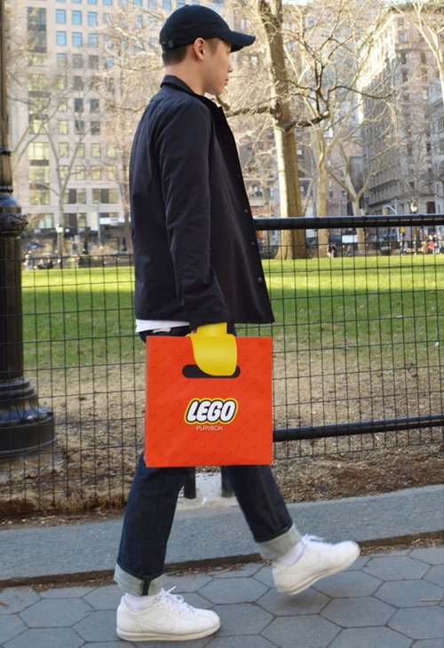 Сумка, превращающая руку в руку LEGO-человечка