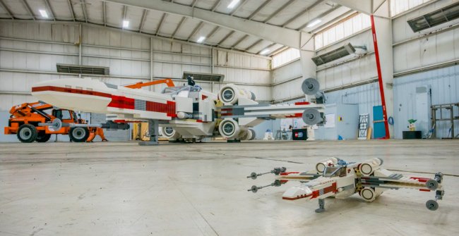 Истребитель "X-wing" из "Звёздных войн", сделанный из LEGO