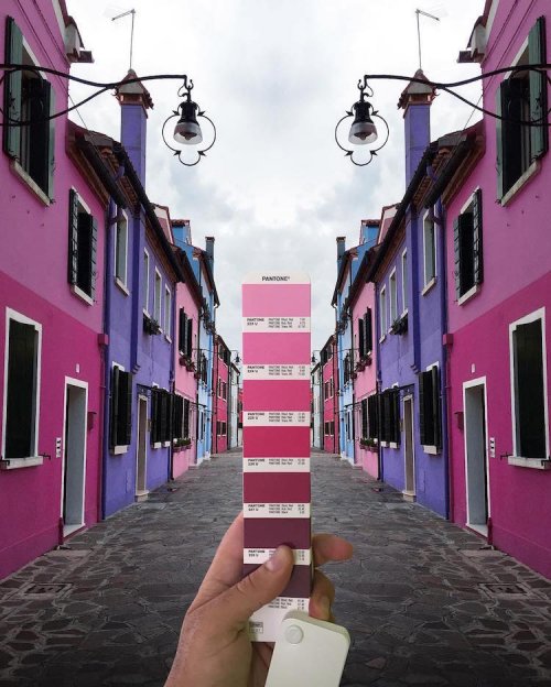 Графический дизайнер представил палитру цветов Pantone на фоне пейзажей