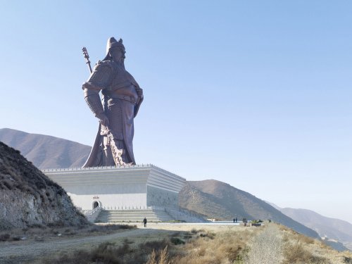 Гигантские памятники со всего света