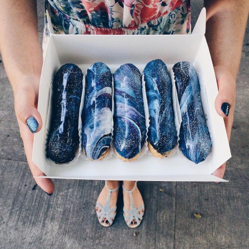 Космические эклеры от Musse Confectionery