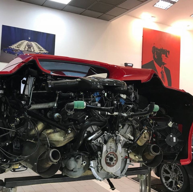 Как меняют сцепление на спорткаре Ferrari F50