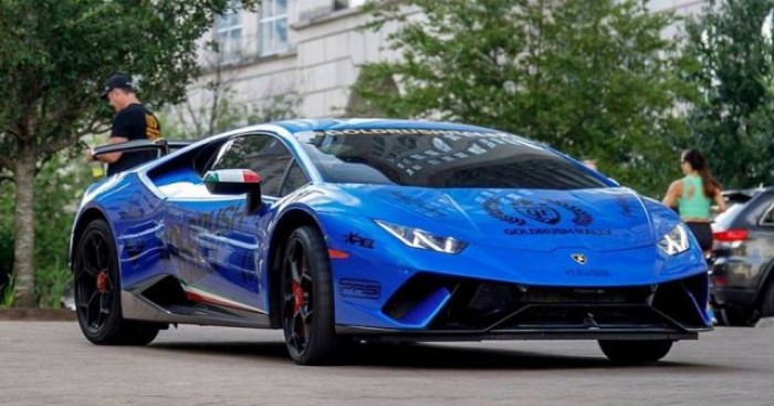 Lamborghini сгорела на заправке из-за забывчивого водителя