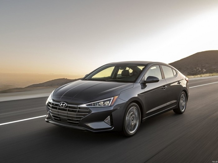 Новый «треугольный» дизайн Hyundai показали на примере Elantra
