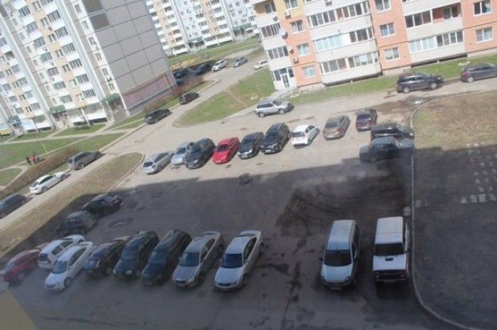 Парковка во дворе