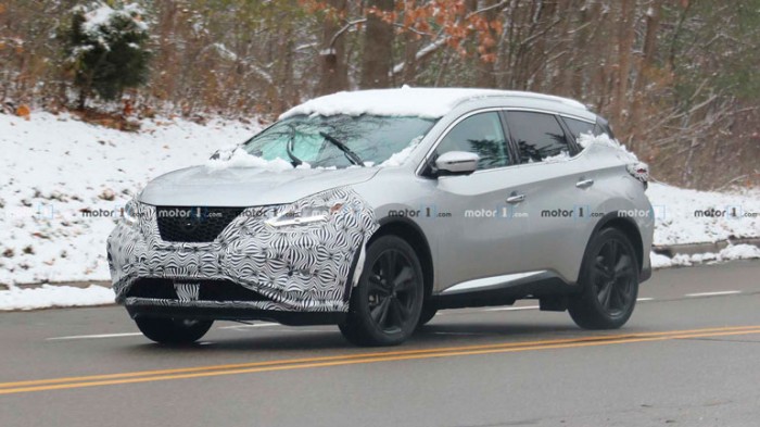 Журналистам попался обновленный кроссовер Nissan Murano