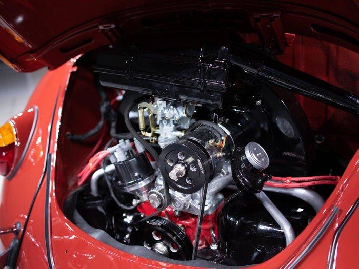 Volkswagen бесплатно отреставрировал Beetle, которым женщина владеет больше 50 лет Volkswagen бесплатно отреставрировал Beetle, которым женщина владеет больше 50 лет