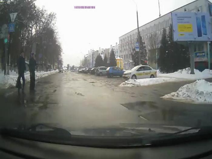 Получил штраф за то, что не пропустил пешеходов