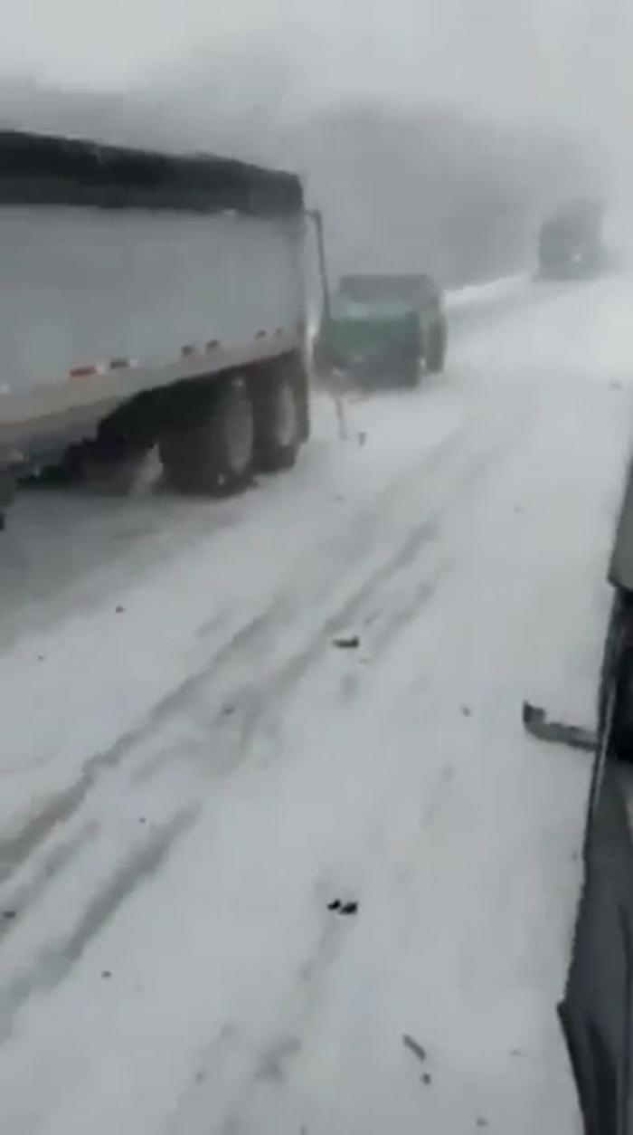 Тем временем на трассе I-70 неподалеку от Канзаса