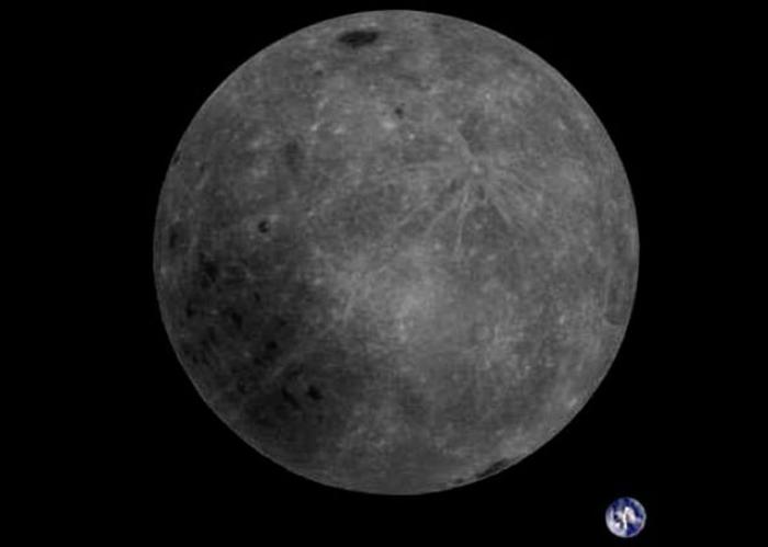 Земля и обратная сторона Луны на одном снимке