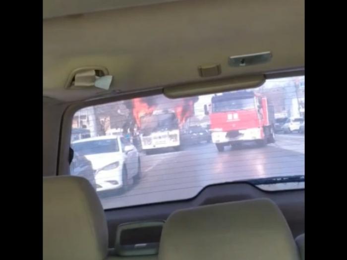 Горит автобус