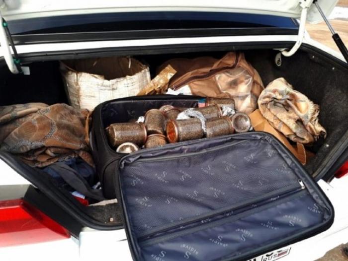Полиция задержала девушку с 20 килограммами чёрной икры, которую она везла в Москву