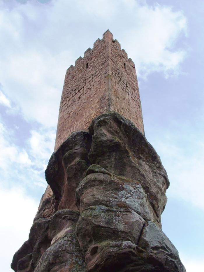 Испанский замок Сафра, который можно было увидеть в «Игре Престолов»