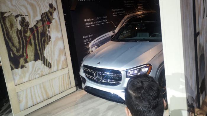 Mercedes-Benz представил новое поколение внедорожника GLS