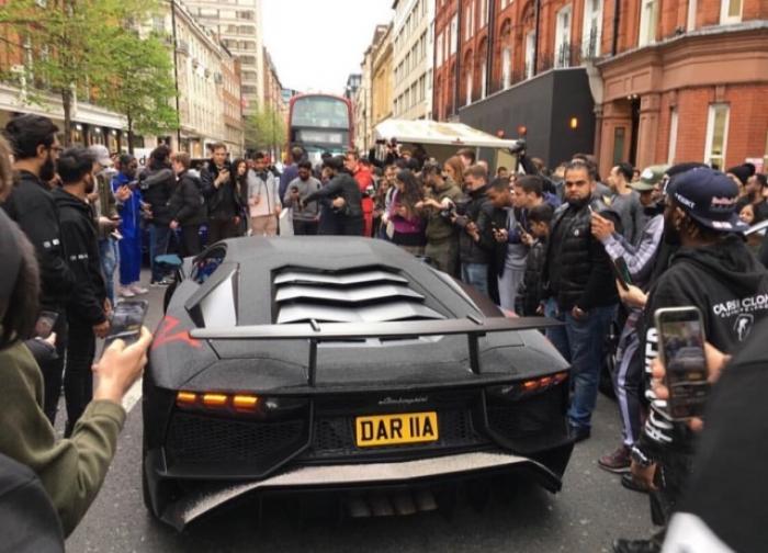 Спорткар Lamborghini Aventador был украшен 2 миллионами кристаллами Swarovski