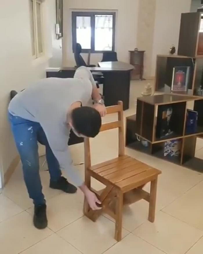 Мгновение и стул превращается...