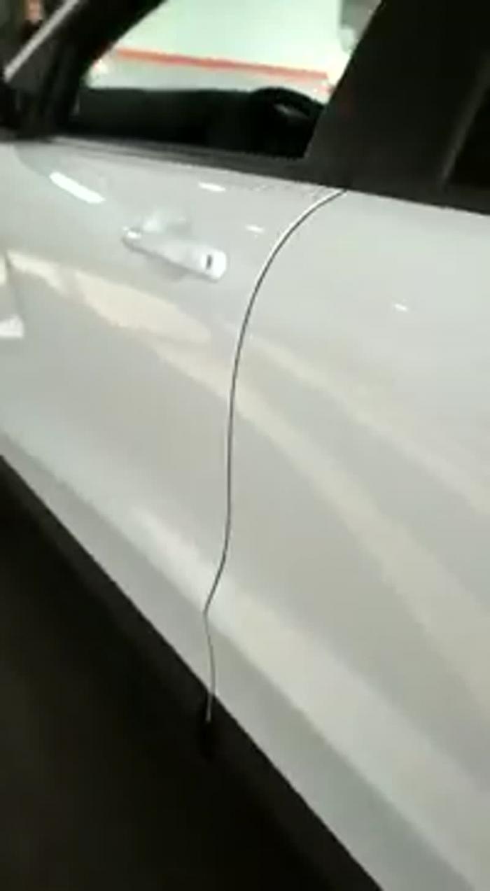 Новенький Lada XRay привезли на СТО